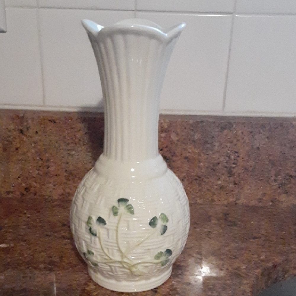 Guc! 🍀 Vintage E & R VASE